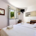 Zanneta's House Науса